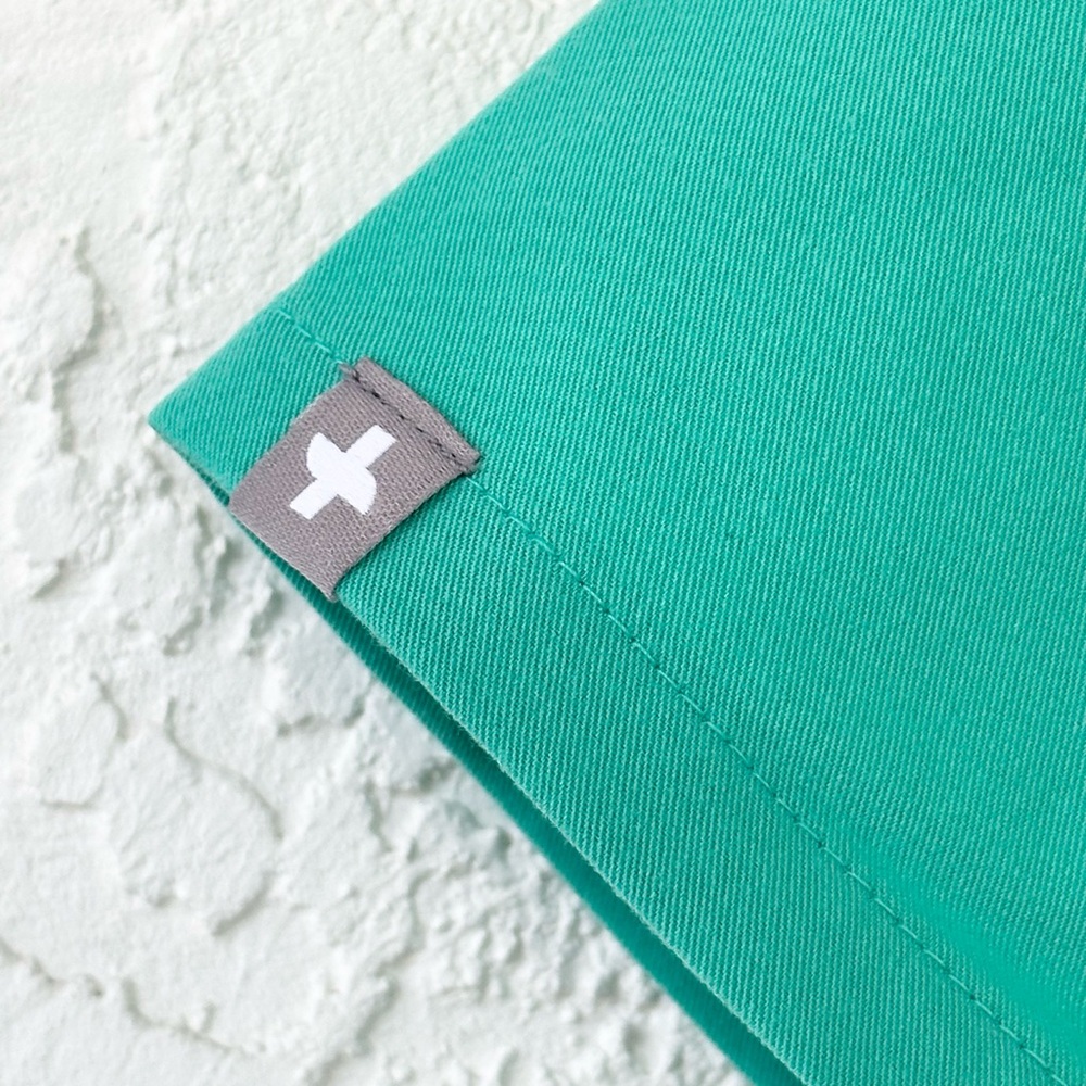 Figs Surgical Green Short Sleeve V-Neck Scrub Top - Picture 5 of 9